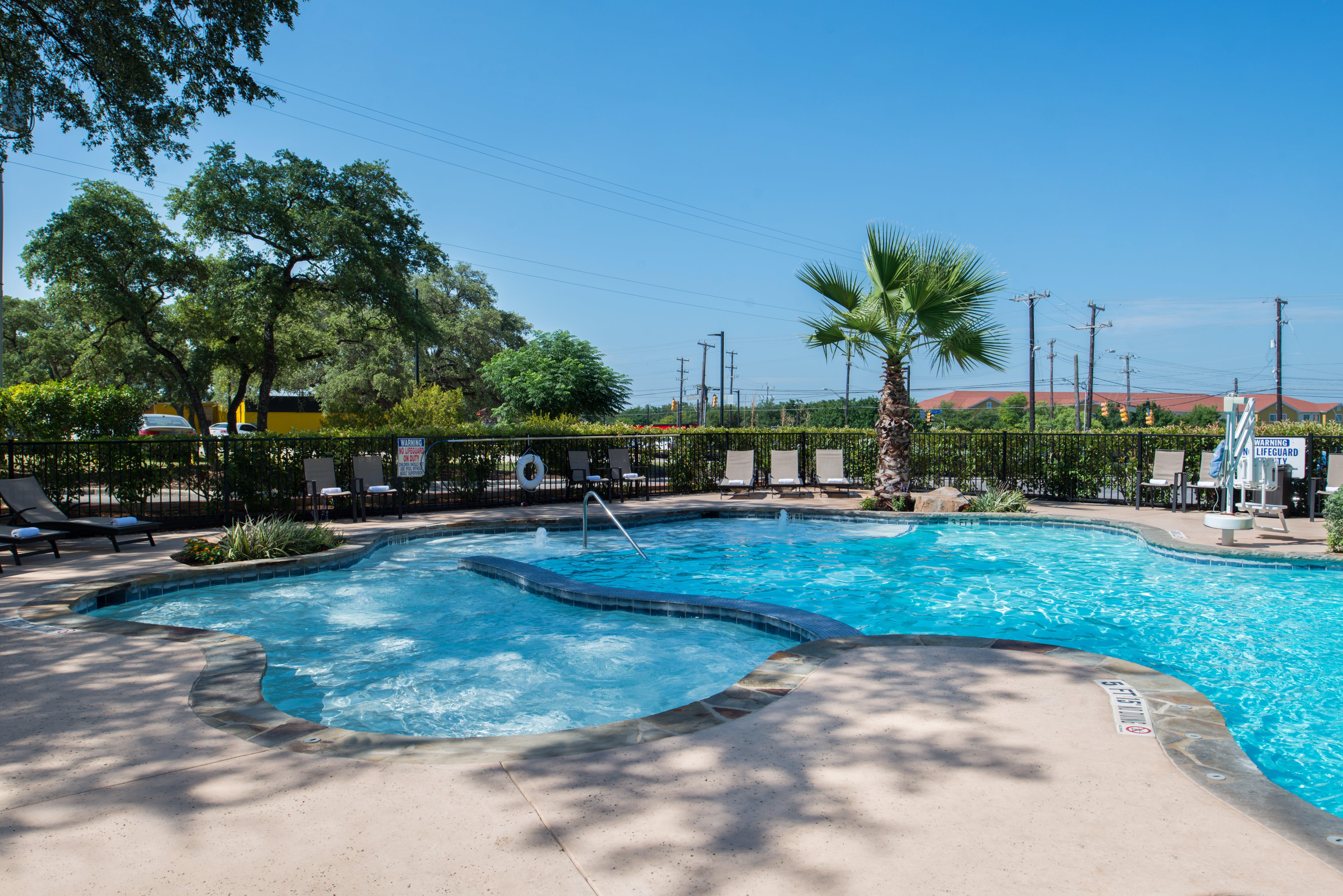 Holiday Inn Express & Suites San Antonio Medical - Six Flags By Ihg Exteriér fotografie