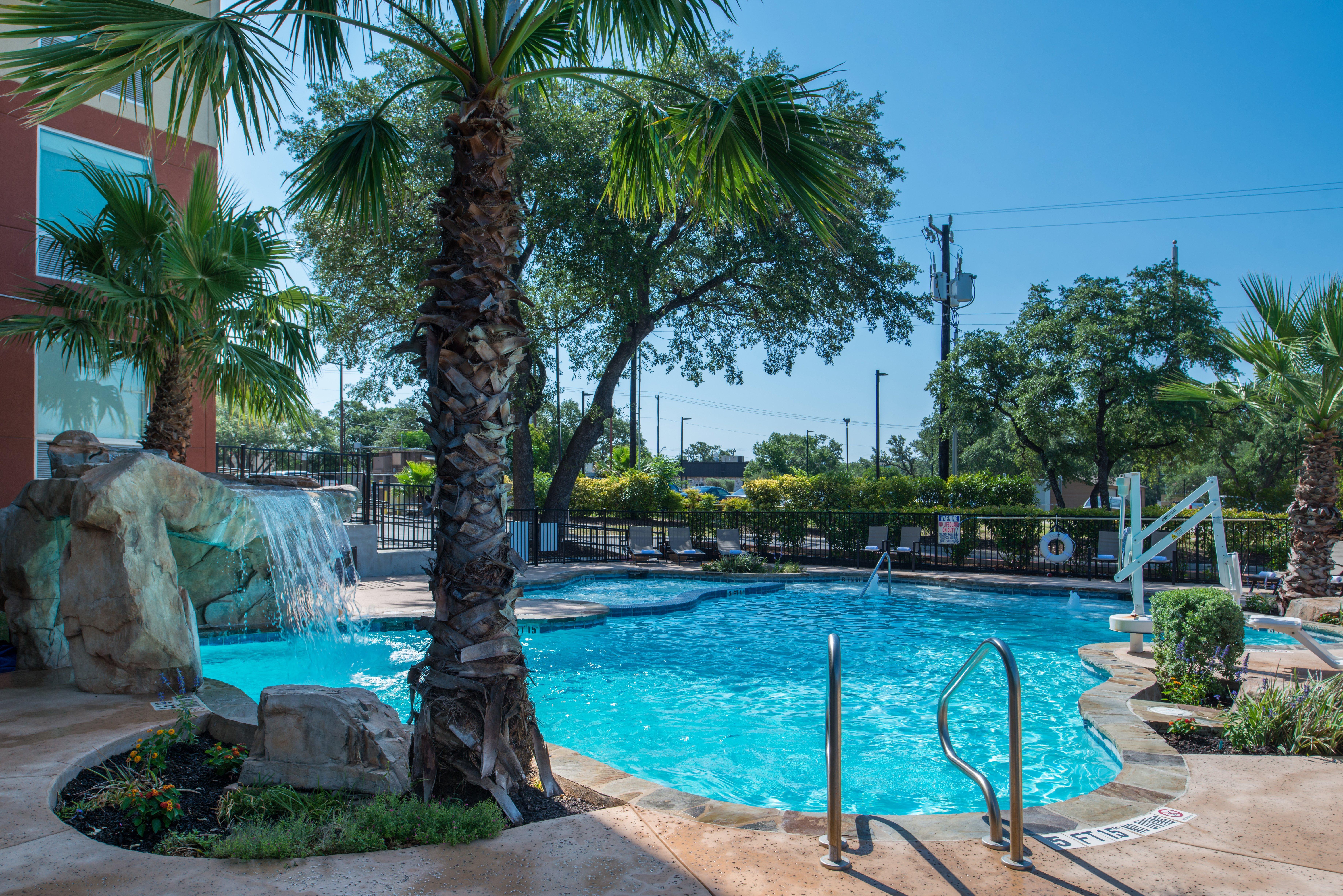 Holiday Inn Express & Suites San Antonio Medical - Six Flags By Ihg Exteriér fotografie
